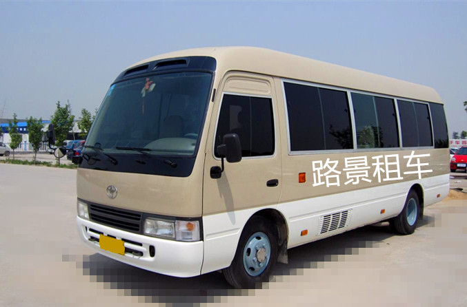 成都租中巴車19座價格